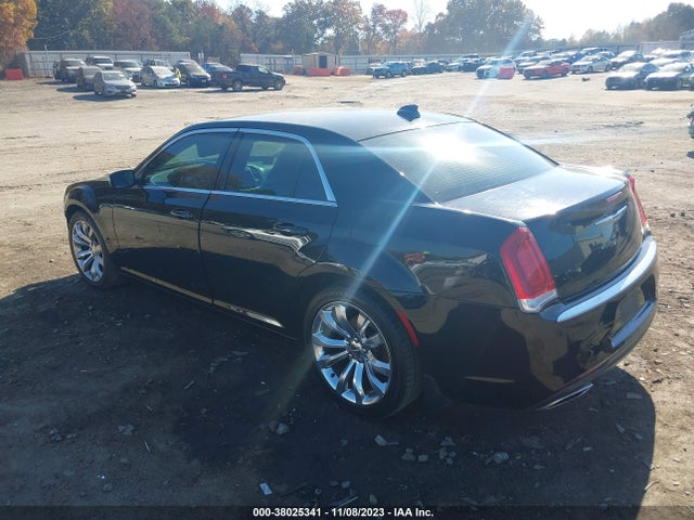 2C3CCAAGXKH590832 Chrysler 300 Touring