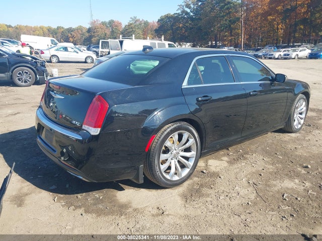 2C3CCAAGXKH590832 Chrysler 300 Touring