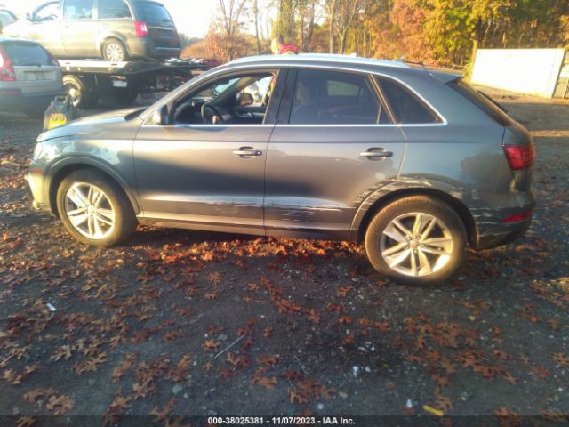 WA1JCCFS6HR011284 Audi Q3 2.0t Premium
