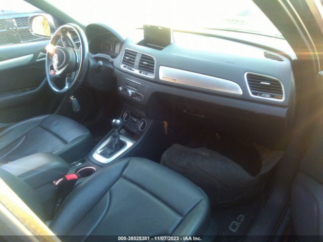 WA1JCCFS6HR011284 Audi Q3 2.0t Premium