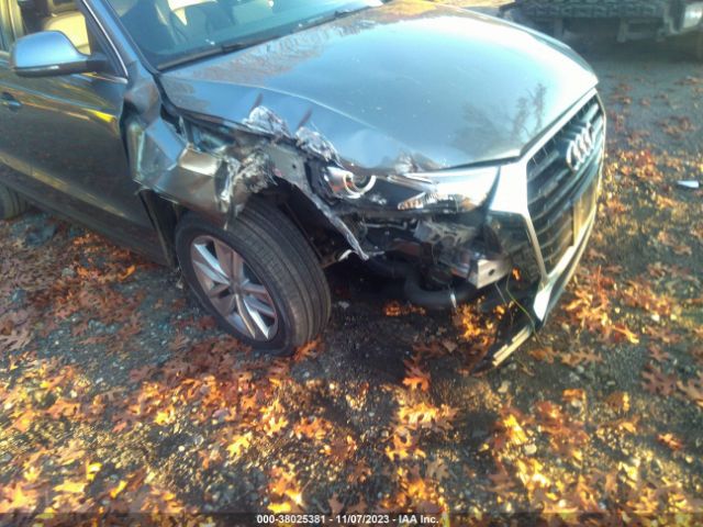 WA1JCCFS6HR011284 Audi Q3 2.0t Premium