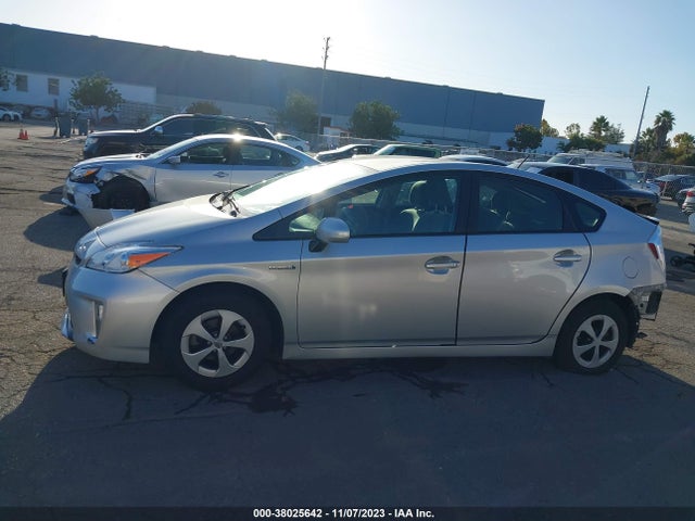 Toyota Prius 2015 JTDKN3DU5F0405692 Image 27