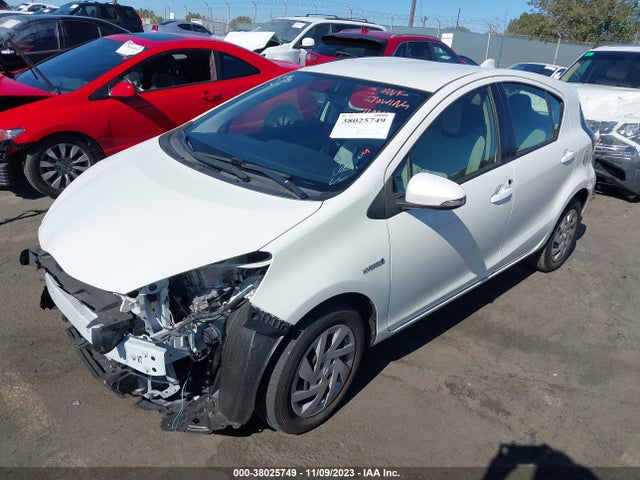 Toyota Prius C One 2015 JTDKDTB36F1576541 Image 2
