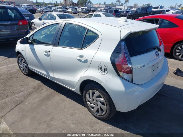 Toyota Prius C One 2015 JTDKDTB36F1576541 Image 3
