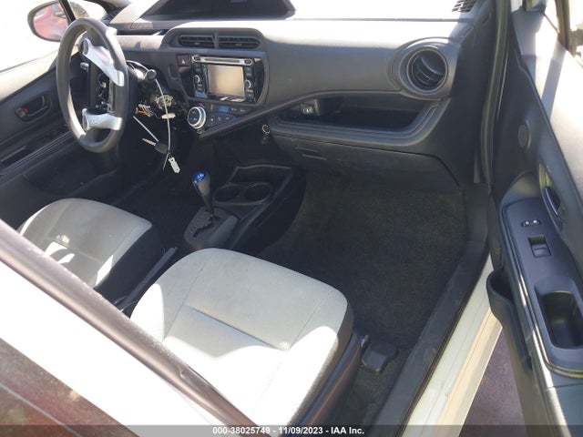 Toyota Prius C One 2015 JTDKDTB36F1576541 Image 5
