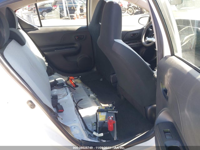 Toyota Prius C One 2015 JTDKDTB36F1576541 Image 8