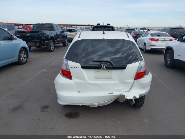 2011 HONDA FIT VIN: JHMGE8H35BS011854