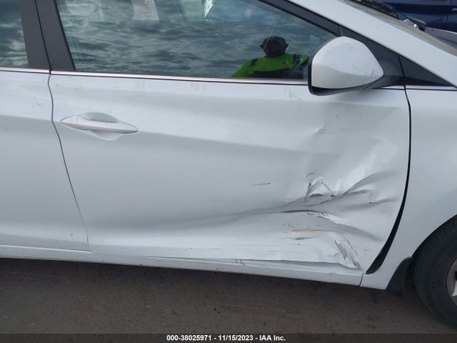 2015 HYUNDAI ELANTRA SE VIN: 5NPDH4AE6FH623632