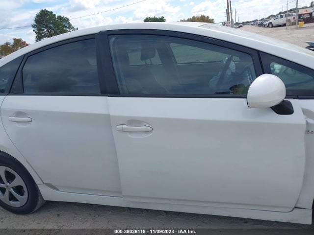 Toyota Prius Two 2015 JTDKN3DU2F1941851 Image 13