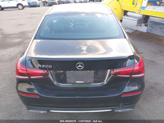 2019 MERCEDES-BENZ A 220 VIN: WDD3G4EB0KW011998