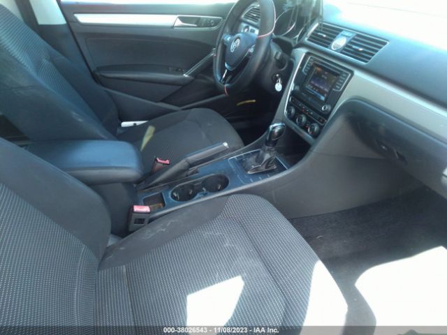 1VWAT7A37GC050493 Volkswagen Passat 1.8t S