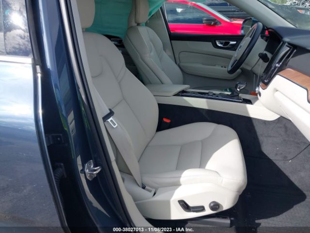 2021 VOLVO XC60 YV4102DK1M1841253 Photo 4