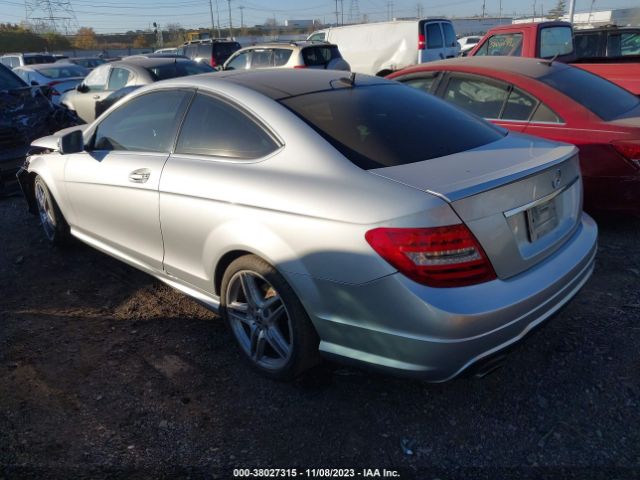 2013 MERCEDES-BENZ C 250 WDDGJ4HB7DG030740 Photo 2