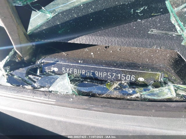 Toyota COROLLA LE 2017 5YFBURHE9HP571506 Image 9
