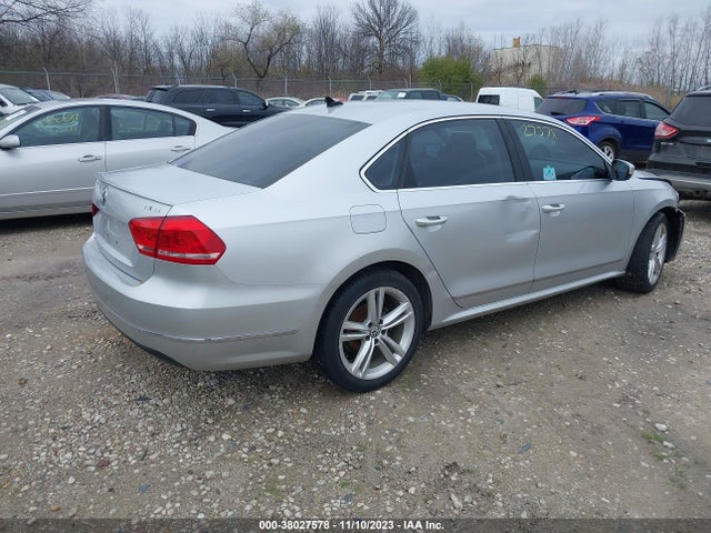 1VWBT7A36FC007783 Volkswagen Passat 1.8t Se