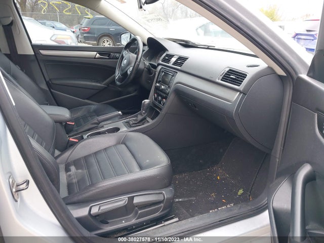 1VWBT7A36FC007783 Volkswagen Passat 1.8t Se