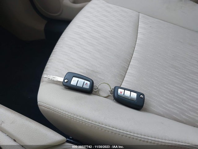 Nissan ROGUE S 2017 5N1AT2MV1HC817626 Image 11