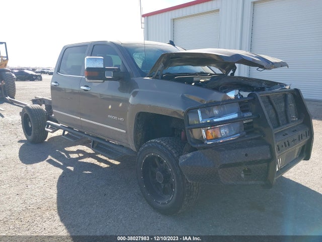 2015 1GC1KWE89FF616852 main image
