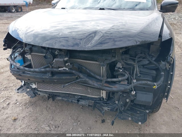 2018 NISSAN ROGUE SV VIN: KNMAT2MV7JP534215