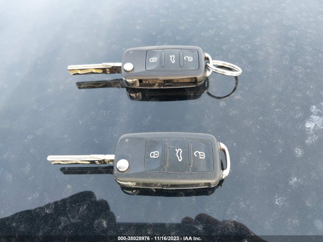 2014 VOLKSWAGEN BEETLE 1.8T VIN: 3VWJ17ATXEM650202