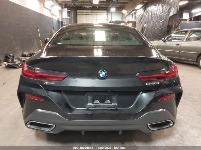 BMW 8 Series 840i 2022 WBAGV4C09NCJ30011 Image 16