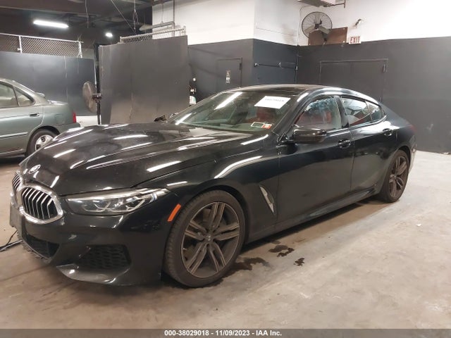 BMW 8 Series 840i 2022 WBAGV4C09NCJ30011 Image 2
