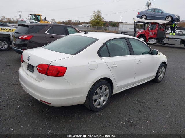 2014 VOLKSWAGEN JETTA 2.0L TDI VIN: 3VWLL7AJ8EM353219