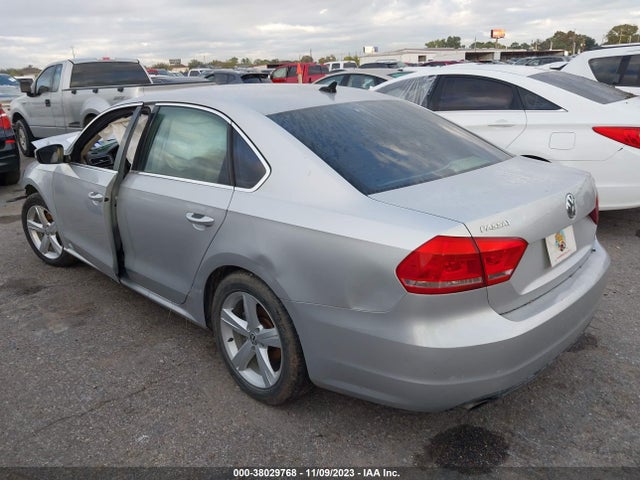 1VWBT7A39EC069869 Volkswagen Passat 1.8t Se
