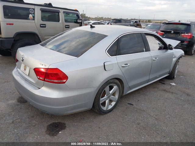 1VWBT7A39EC069869 Volkswagen Passat 1.8t Se