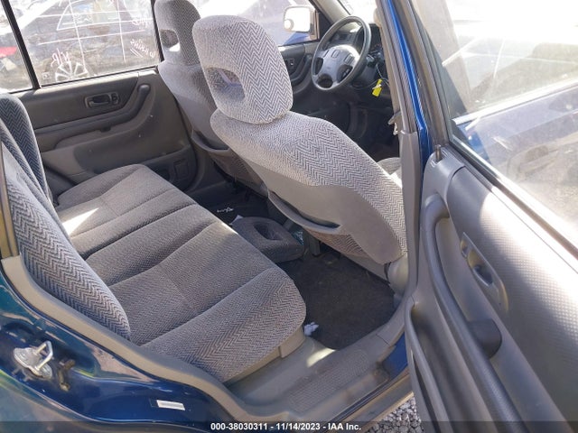 1998 HONDA CR-V LX VIN: JHLRD2846WC002778