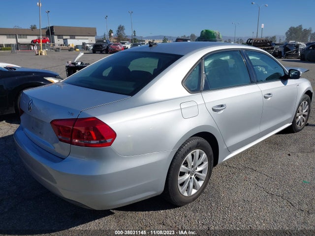1VWAT7A32EC030343 Volkswagen Passat 1.8t Wolfsburg Edition