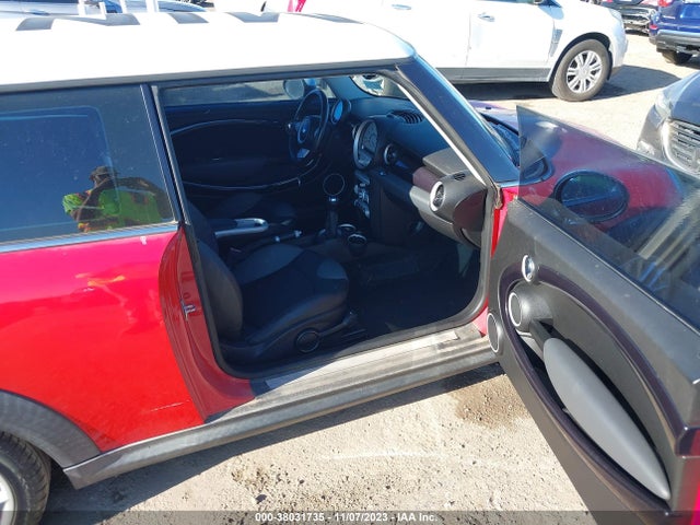 2008 MINI COOPER HARDTOP WMWMF73568TT90559 Photo 4
