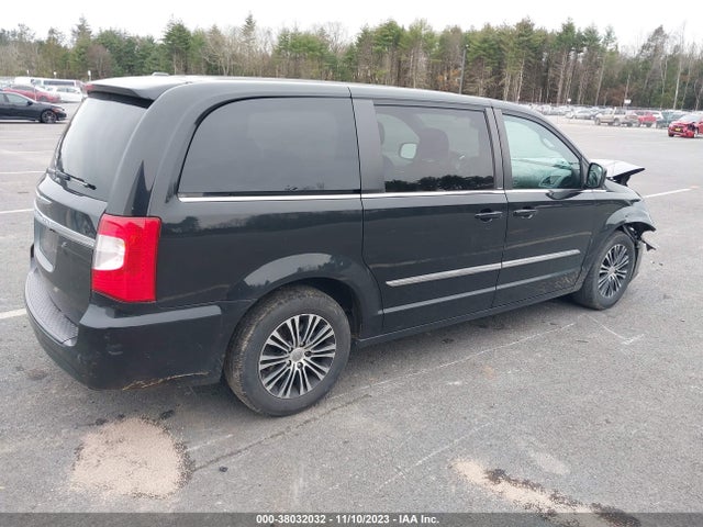 2C4RC1HG9ER109219 Chrysler Town & Country S