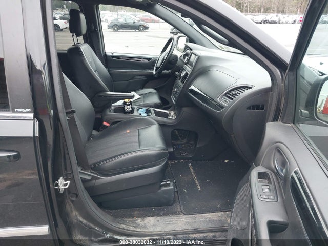 2C4RC1HG9ER109219 Chrysler Town & Country S