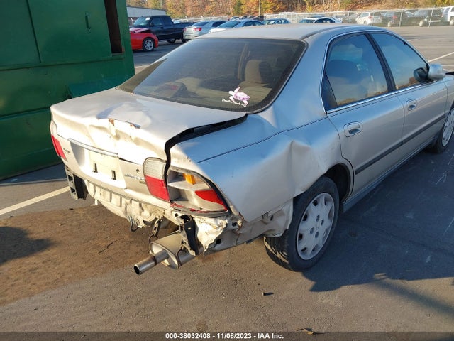 1996 HONDA ACCORD LX/EX VIN: 1HGCD5638TA177220