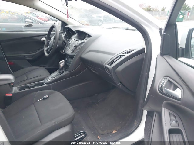 2015 FORD FOCUS SE VIN: 1FADP3F27FL217002