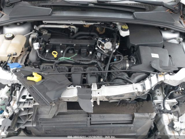 1FADP3F22JL252720 Ford FOCUS SE