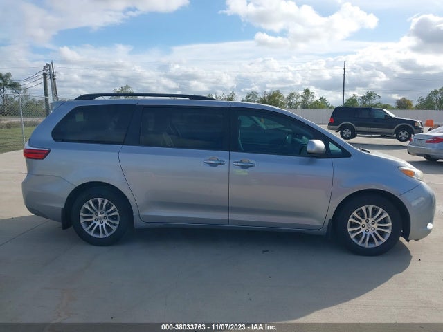 Toyota Sienna Xle 8 Passenger 2017 5TDYZ3DC4HS816099 Image 13