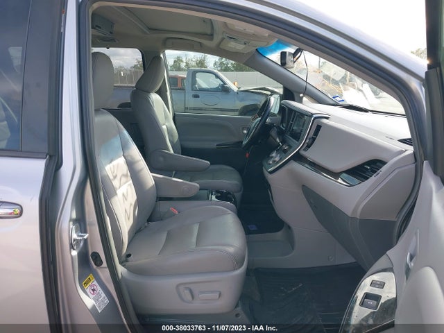 Toyota Sienna Xle 8 Passenger 2017 5TDYZ3DC4HS816099 Image 5