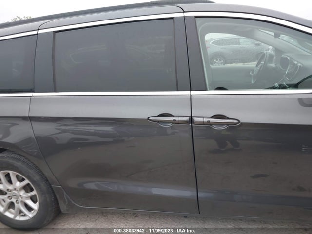 Chrysler Pacifica Touring L 2022 аукцион фото