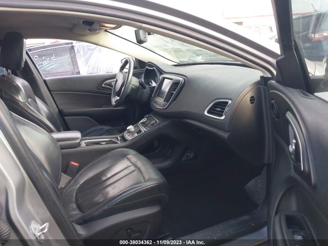 Chrysler 200 Limited Platinum 2017 1C3CCCAB4HN500719 Image 5