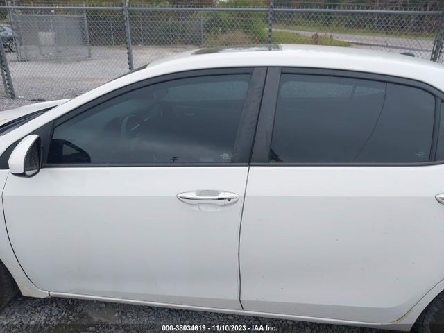 Toyota Corolla Xle 2018 5YFBURHE9JP757603 Image 14