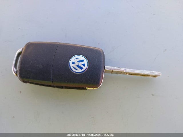 2004 VOLKSWAGEN NEW BEETLE GLS VIN: 3VWCM21Y04M306567