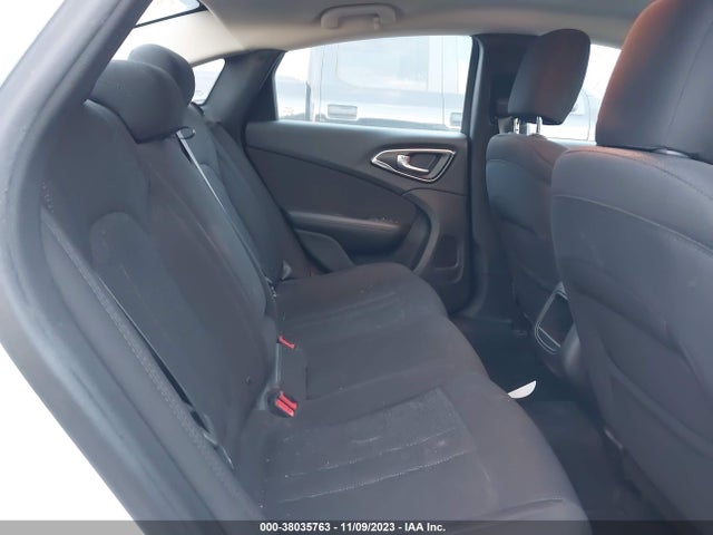 Chrysler 200 Limited 2015 1C3CCCAB0FN697305 Image 8