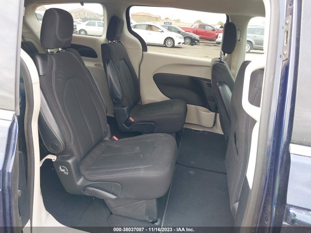 2C4RC1CG8LR131331 Chrysler Voyager Lx