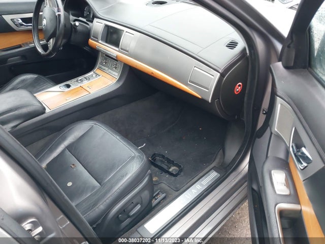 2010 JAGUAR XF SAJWA0FA7AHR57902 Photo 4