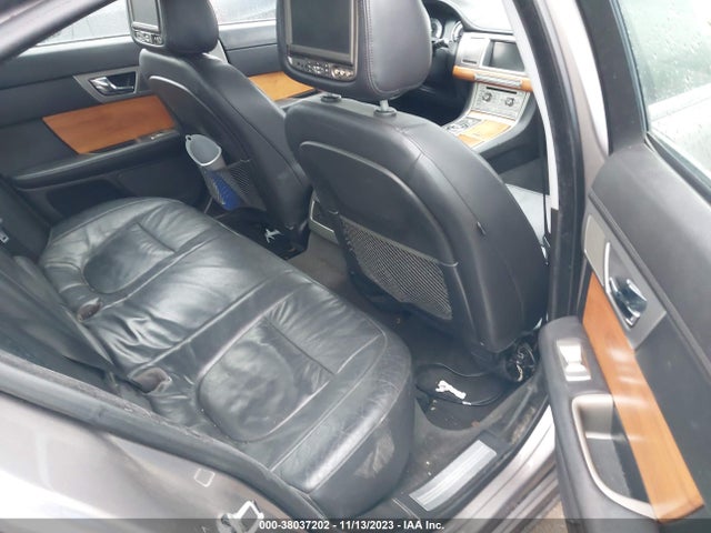 2010 JAGUAR XF SAJWA0FA7AHR57902 Photo 7