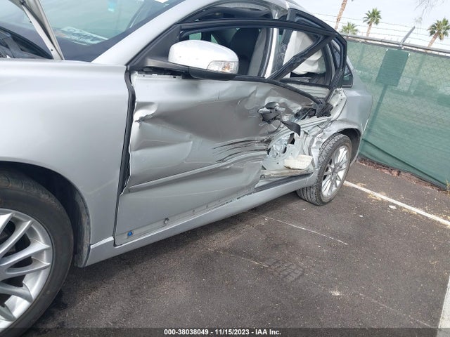 2009 VOLVO S40 2.4I VIN: YV1MS390592433227