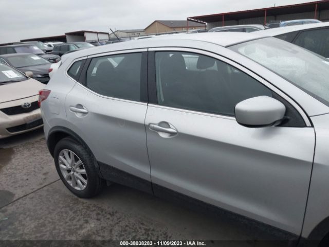 JN1BJ1AW5MW423693 Nissan Rogue Sport S