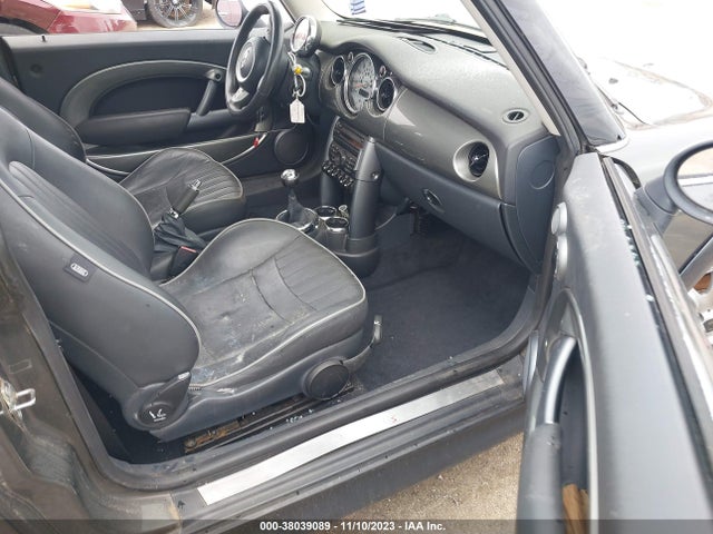 2006 MINI COOPER S WMWRE33546TN27657 Photo 4